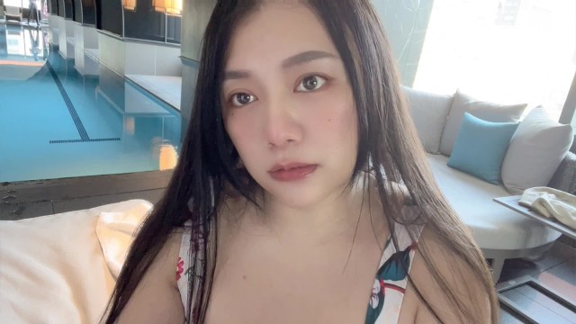 【DaisybabyTW】swag daisybaby 泳池把到大奶正妹！帶回房間無套顏射&excl;！I Strike up a super hot girl fuck her with no condom & face cum