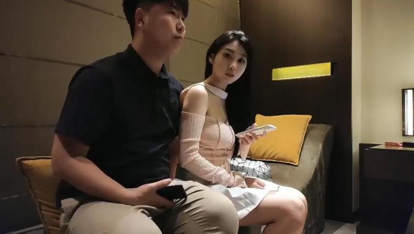 【糖心探花】 - 极品小妹好像发现摄像头了，一起洗澡口交胸交服务太好了