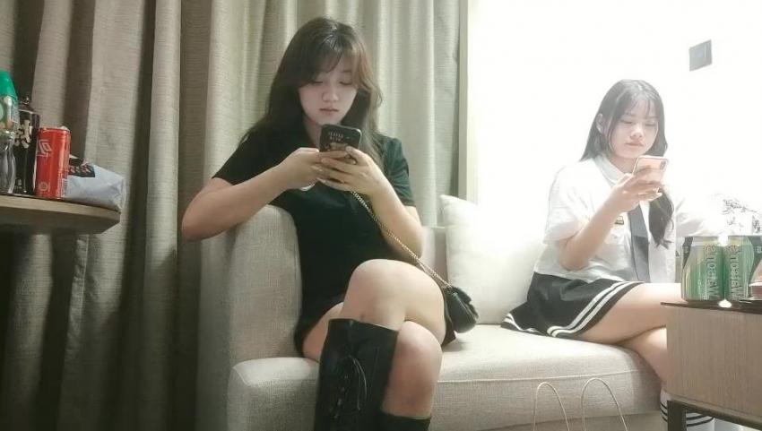 极品jk制服双飞，妹子服务太爽
