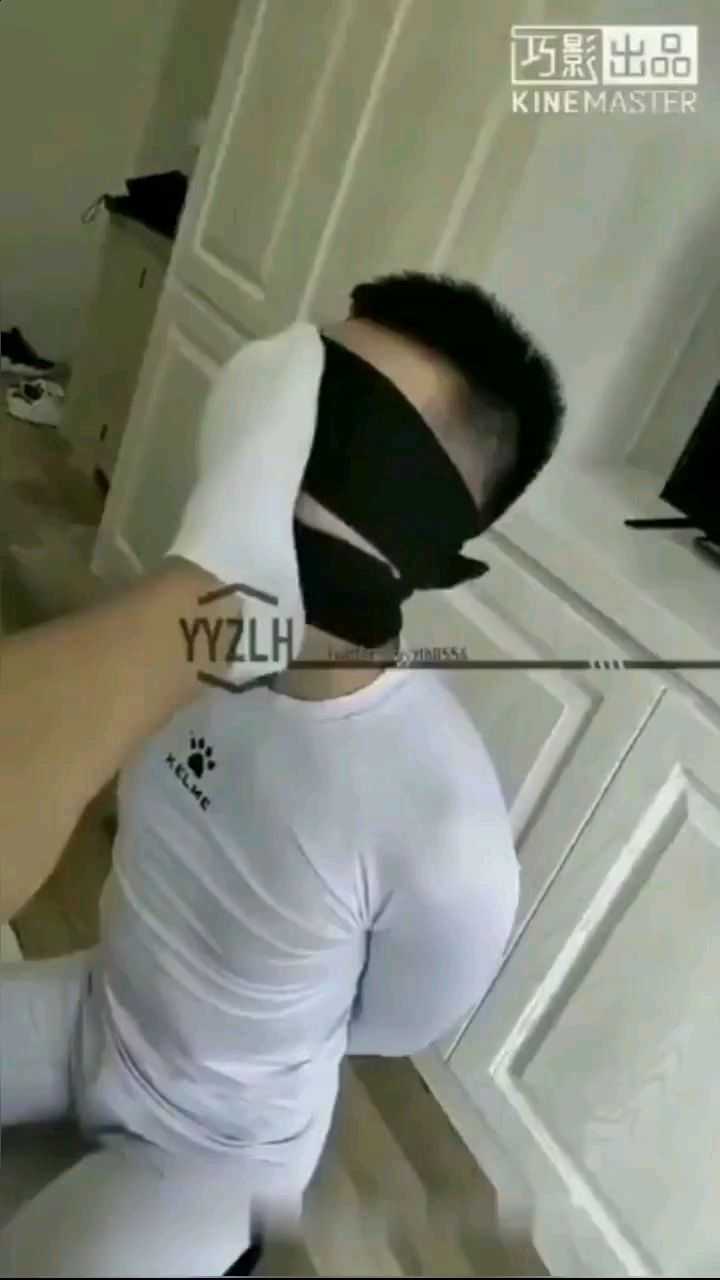 体育生捆起来被调教，就喜欢舔脚