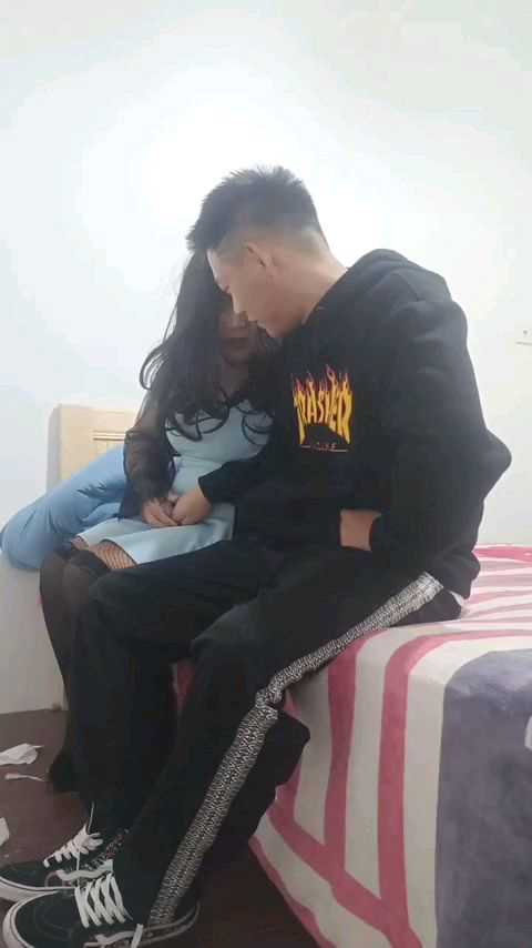 健壮帅哥和伪娘