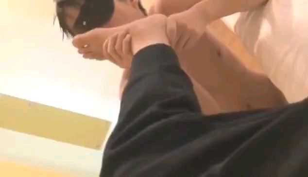 调教直男 吃脚喝尿