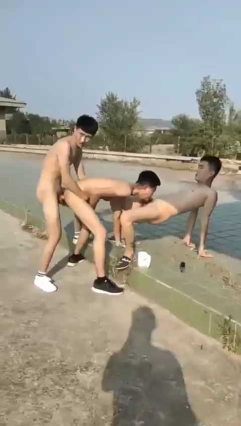公路服务区里戴套内射