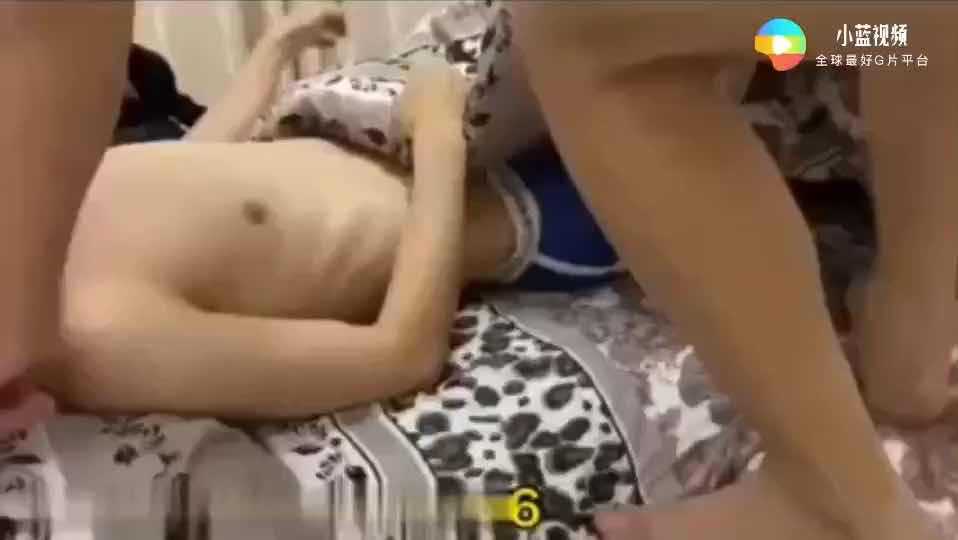 小情侣睡前也要来一发