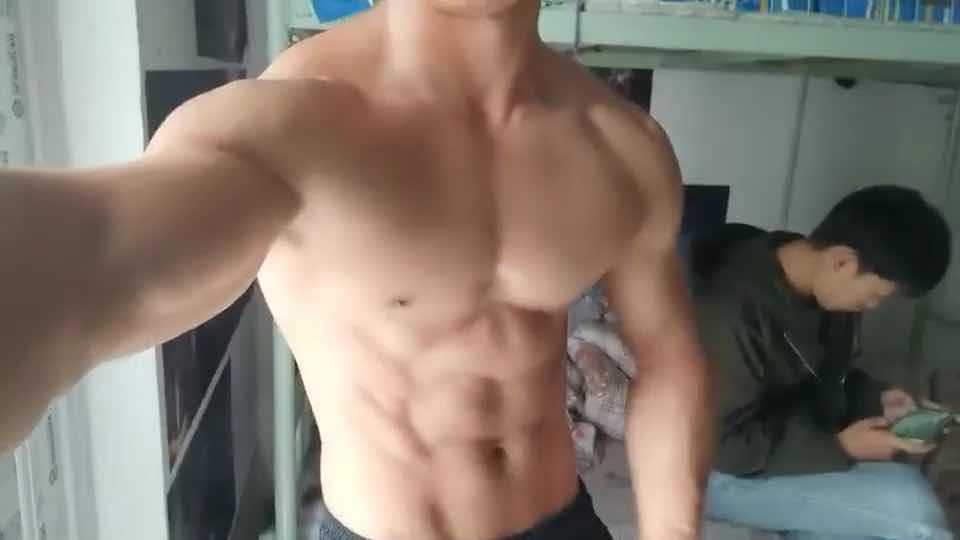 冰块盒肌肉体育新生日常 自慰射满手超性感撸管 肌肉男自嗨射精