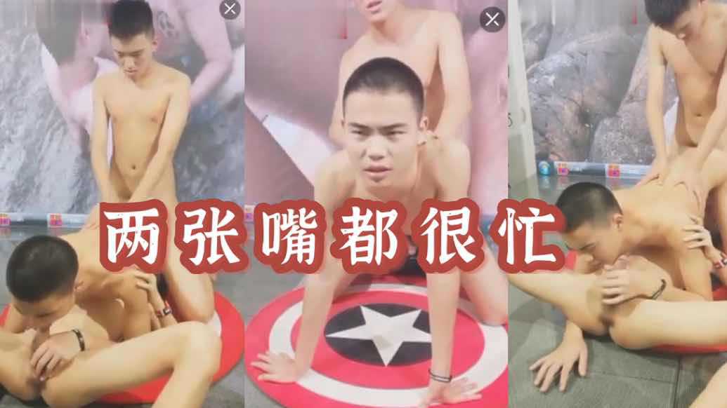 寸头小伙上下两张嘴都很忙