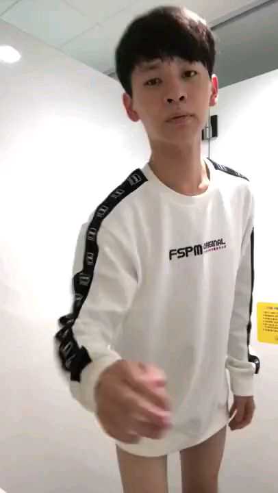 身材超好鲜肉小帅哥等你来