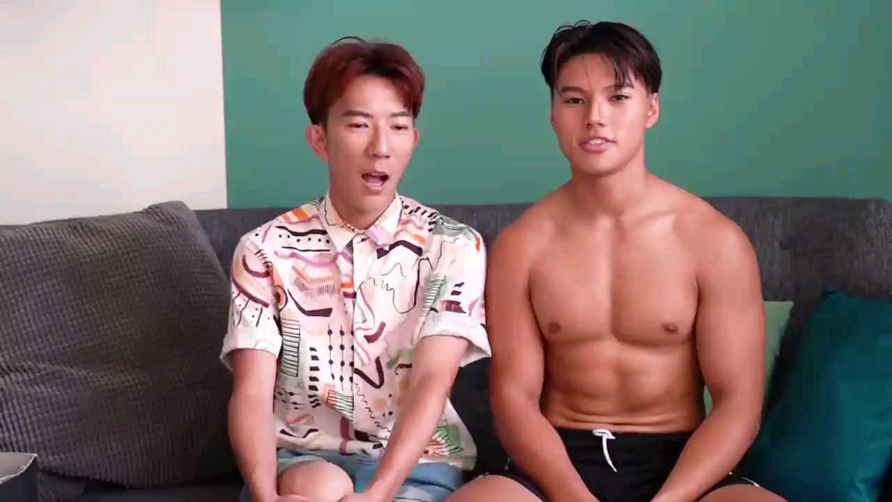 天菜直男教练挑战10件情趣内裤，越换布料越少最后只剩下两条线