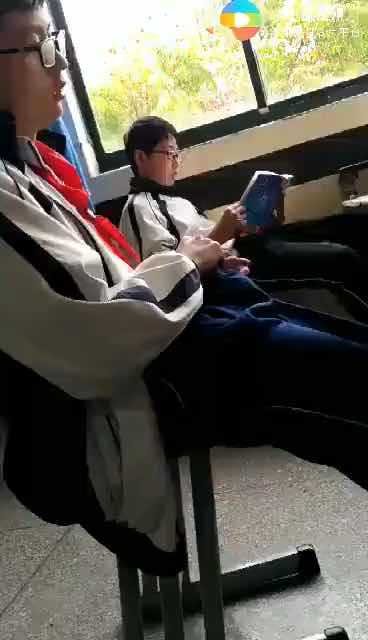 上课也要显摆一下自己的兄弟